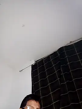 Snapshot of PequeArely chatting on 01.14.25 PequeArely online show from 01.14.25