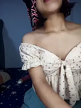 Snapshot of PequeArely chatting on 01.15.25 PequeArely online show from 01.15.25