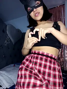 Snapshot of PequeArely chatting on 02.20.25 PequeArely online show from 02.20.25