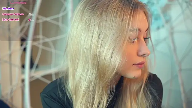 Snapshot of FlairCunard chatting on 12.03.24 FlairCunard online show from 12.03.24