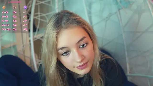 Snapshot of FlairCunard chatting on 12.03.24 FlairCunard online show from 12.03.24