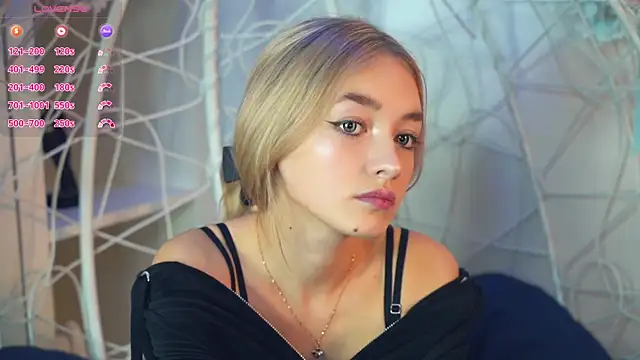 Snapshot of FlairCunard chatting on 12.10.24 FlairCunard online show from 12.10.24