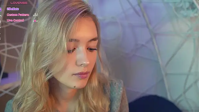 Snapshot of FlairCunard chatting on 12.12.24 FlairCunard online show from 12.12.24