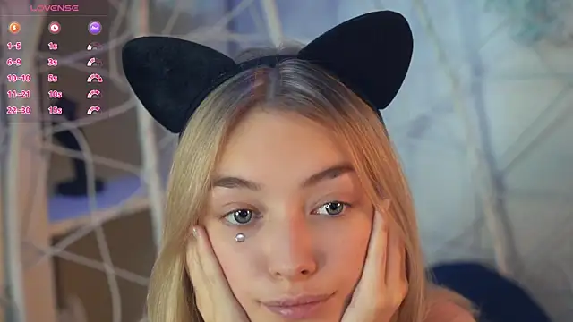 Snapshot of FlairCunard chatting on 12.14.24 FlairCunard online show from 12.14.24