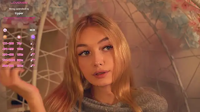 Snapshot of FlairCunard chatting on 12.20.24 FlairCunard online show from 12.20.24