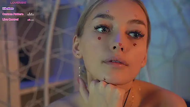 Snapshot of FlairCunard chatting on 12.21.24 FlairCunard online show from 12.21.24