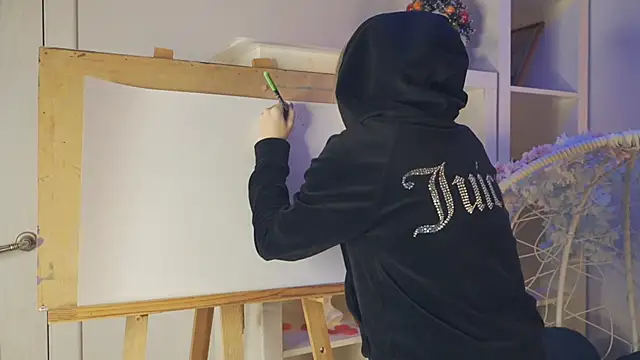 Snapshot of FlairCunard chatting on 12.27.24 FlairCunard online show from 12.27.24