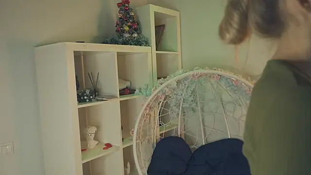 Snapshot of FlairCunard chatting on 01.03.25 FlairCunard online show from 01.03.25