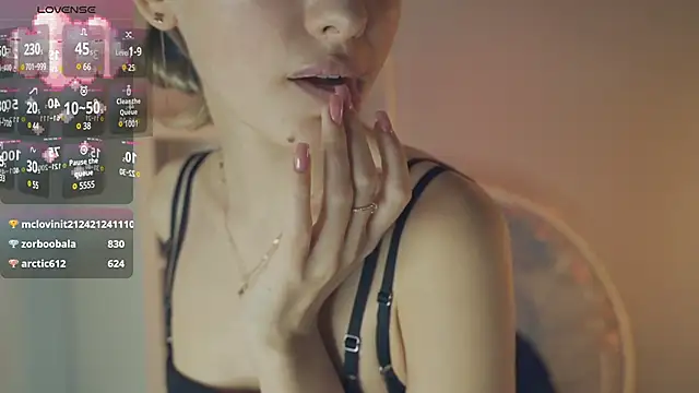 Snapshot of FlairCunard chatting on 01.04.25 FlairCunard online show from 01.04.25