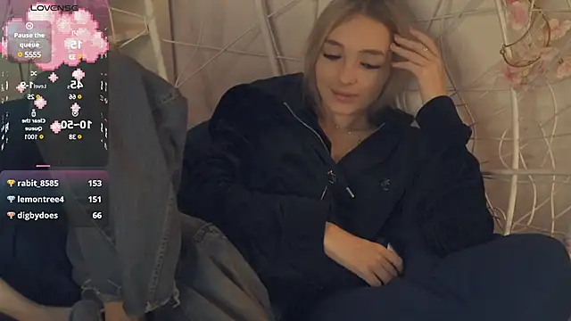 Snapshot of FlairCunard chatting on 01.16.25 FlairCunard online show from 01.16.25