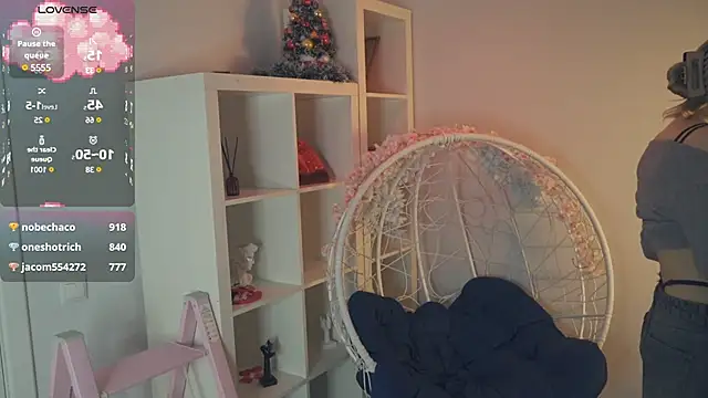 Snapshot of FlairCunard chatting on 01.18.25 FlairCunard online show from 01.18.25