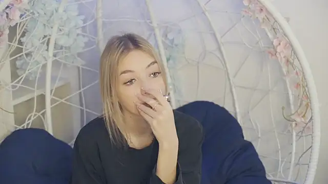 Snapshot of FlairCunard chatting on 01.24.25 FlairCunard online show from 01.24.25