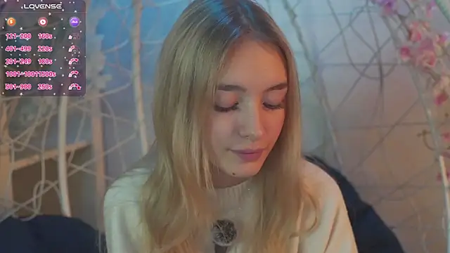 Snapshot of FlairCunard chatting on 01.31.25 FlairCunard online show from 01.31.25