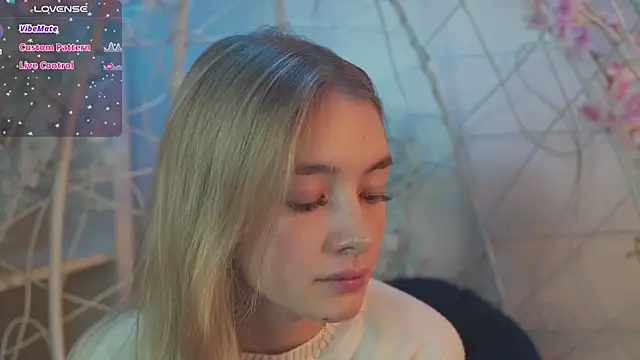 Snapshot of FlairCunard chatting on 02.01.25 FlairCunard online show from 02.01.25