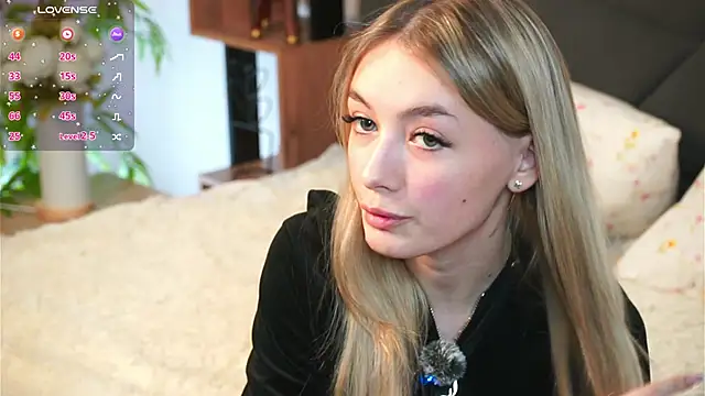 Snapshot of FlairCunard chatting on 02.03.25 FlairCunard online show from 02.03.25