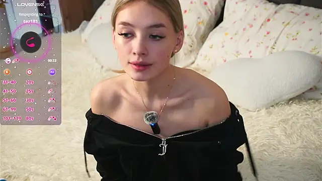 Snapshot of FlairCunard chatting on 02.04.25 FlairCunard online show from 02.04.25