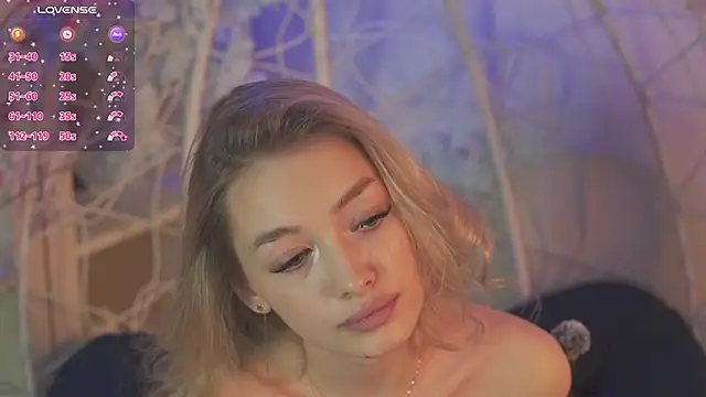 Snapshot of FlairCunard chatting on 02.11.25 FlairCunard online show from 02.11.25