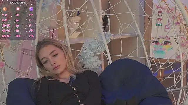 Snapshot of FlairCunard chatting on 02.19.25 FlairCunard online show from 02.19.25