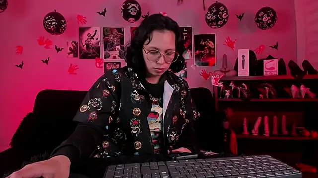 lilith-deveraux online show from 11.24.25