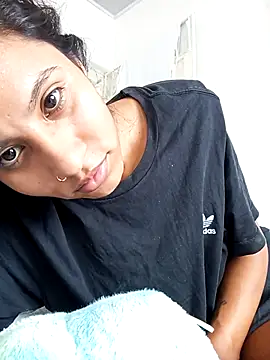 Karii-R online show from 11.17.25