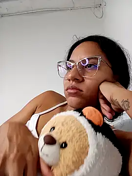 Karii-R online show from 12.18.25