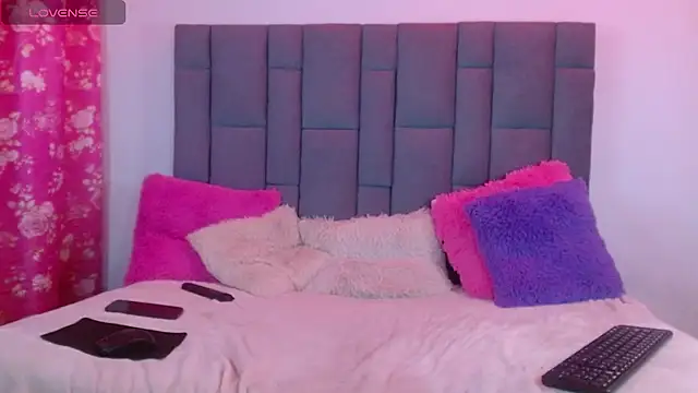 Snapshot of Lola_Stewart20 chatting on 12.22.24 Lola Stewart20 online show from 12.22.24