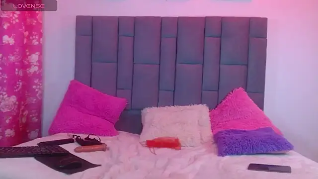 Snapshot of Lola_Stewart20 chatting on 12.28.24 Lola Stewart20 online show from 12.28.24