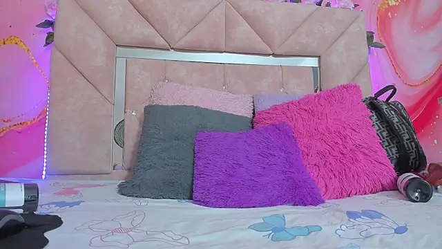 Taylor  cooper online show from 11.29.25