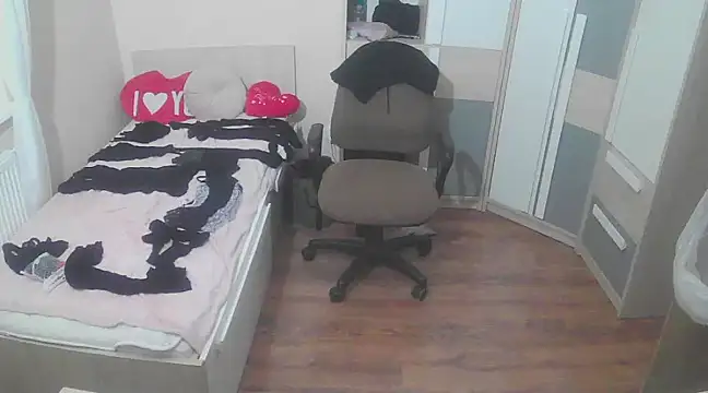 Snapshot of uleglasuczPL chatting on 02.25.25 uleglasuczPL online show from 02.25.25