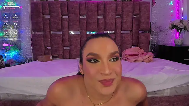 Snapshot of KylieVictoria chatting on 12.25.24 KylieVictoria online show from 12.25.24
