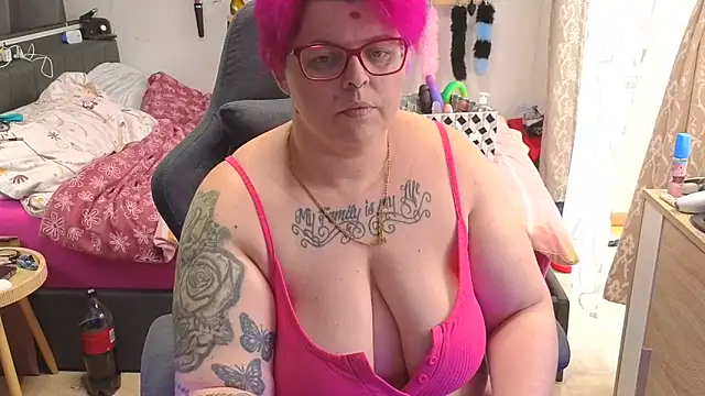 Snapshot of SunshineLexi chatting on 02.24.25 SunshineLexi online show from 02.24.25