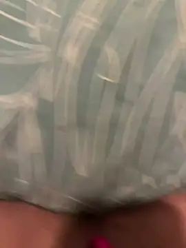 Snapshot of Sensolyss chatting on 12.13.24 Sensolyss online show from 12.13.24