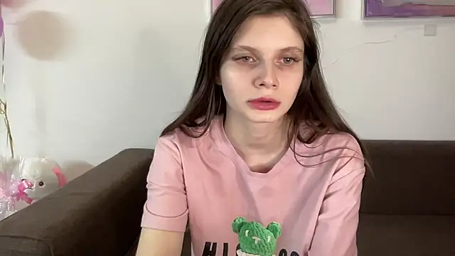 Snapshot of Effi_18 chatting on 02.05.25 Effi 18 online show from 02.05.25