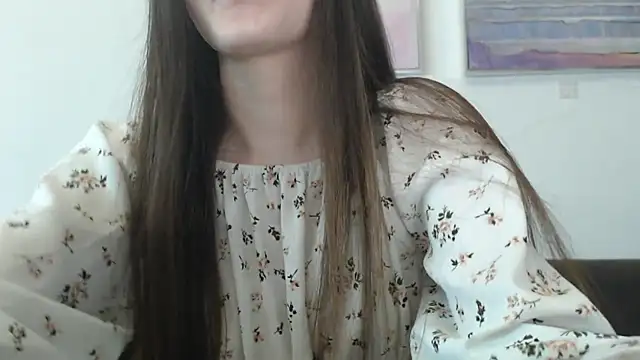 Snapshot of Effi_18 chatting on 02.16.25 Effi 18 online show from 02.16.25
