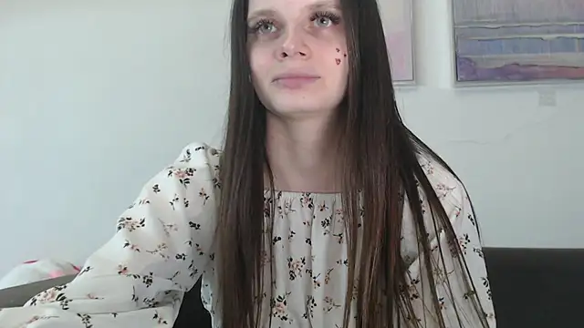 Snapshot of Effi_18 chatting on 02.17.25 Effi 18 online show from 02.17.25
