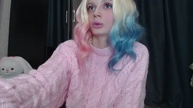 Snapshot of Effi_18 chatting on 10.26.25 Effi 18 online show from 10.26.25
