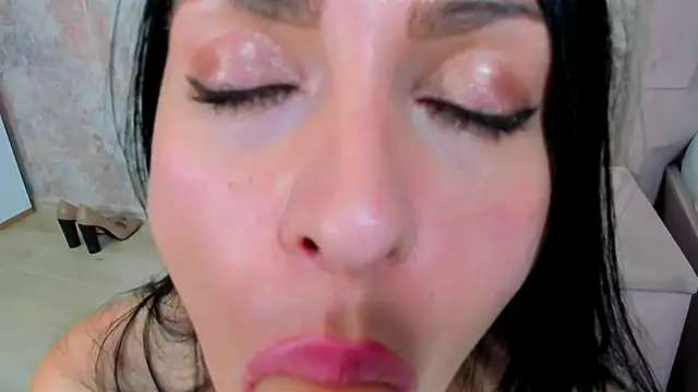 Snapshot of tequila_dream chatting on 12.02.24 tequila dream online show from 12.02.24