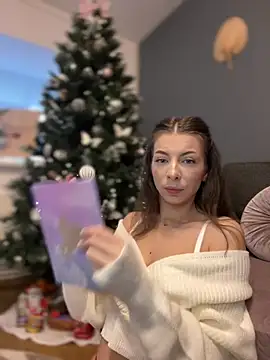 Snapshot of Mia_Ethan chatting on 12.12.24 Mia Ethan online show from 12.12.24