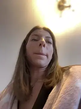 Snapshot of Mia_Ethan chatting on 01.28.25 Mia Ethan online show from 01.28.25