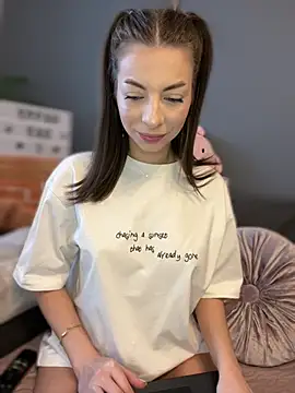 Snapshot of Mia_Ethan chatting on 02.11.25 Mia Ethan online show from 02.11.25