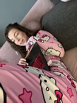 Snapshot of Mia_Ethan chatting on 02.17.25 Mia Ethan online show from 02.17.25