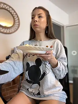 Snapshot of Mia_Ethan chatting on 09.18.25 Mia Ethan online show from 09.18.25