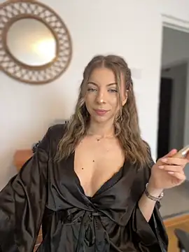 Snapshot of Mia_Ethan chatting on 09.21.25 Mia Ethan online show from 09.21.25