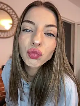 Snapshot of Mia_Ethan chatting on 09.25.25 Mia Ethan online show from 09.25.25