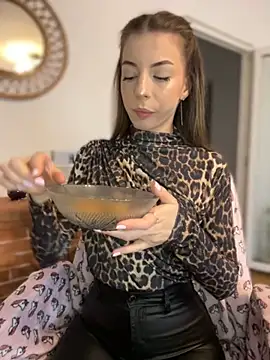 Snapshot of Mia_Ethan chatting on 10.08.25 Mia Ethan online show from 10.08.25