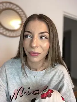 Snapshot of Mia_Ethan chatting on 10.11.25 Mia Ethan online show from 10.11.25