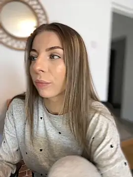 Snapshot of Mia_Ethan chatting on 10.21.25 Mia Ethan online show from 10.21.25