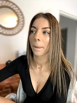 Snapshot of Mia_Ethan chatting on 10.28.25 Mia Ethan online show from 10.28.25