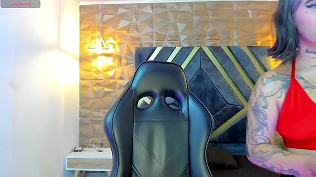 Alahia Dangelo online show from 10.04.25