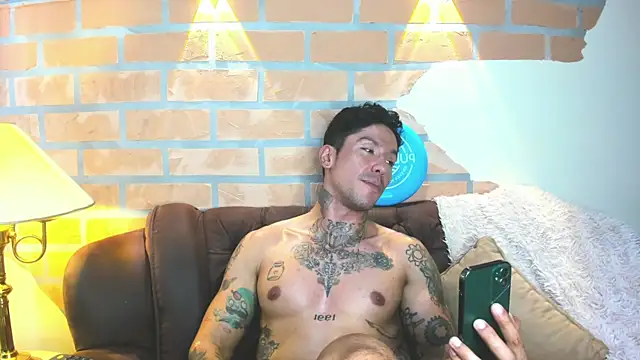 Snapshot of Dylanstonne chatting on 03.09.25 Dylanstonne online show from 03.09.25